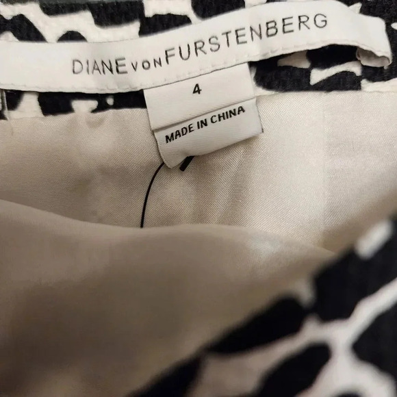 NWOT Diane von Furstenberg White Black Geometric Print Clyde Mini Skirt Size 4 - Picture 12 of 12